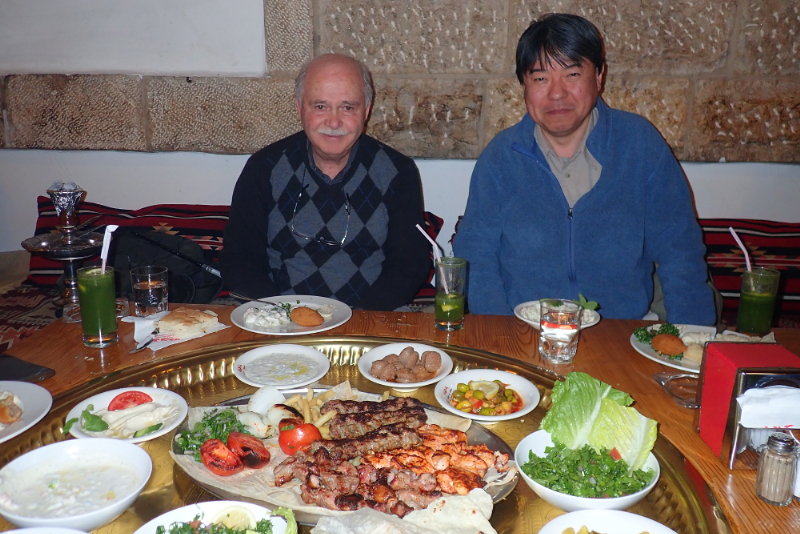 アンマンでの豪華な夕食（Oweis 博士と山中博士）